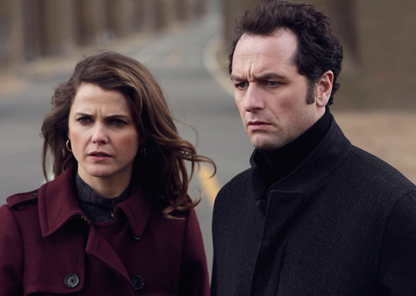 Keri Russell as Elizabeth Jennings, Matthew Rhys as Philip Jennings.