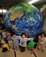 39000_39412_children_globe