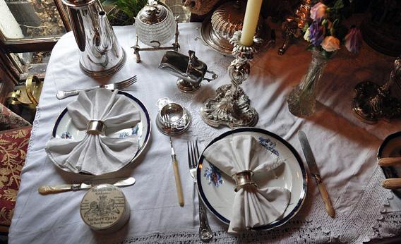 &quot;Sherlock Holmes's Room&quot; (set table), Sherlock Holmes Museum, Baker Street, London.