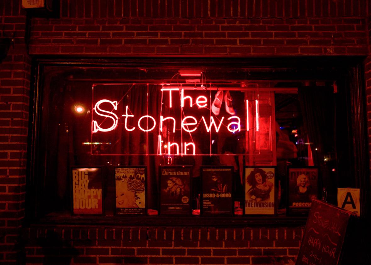 171206_gaybar_stonewallinn