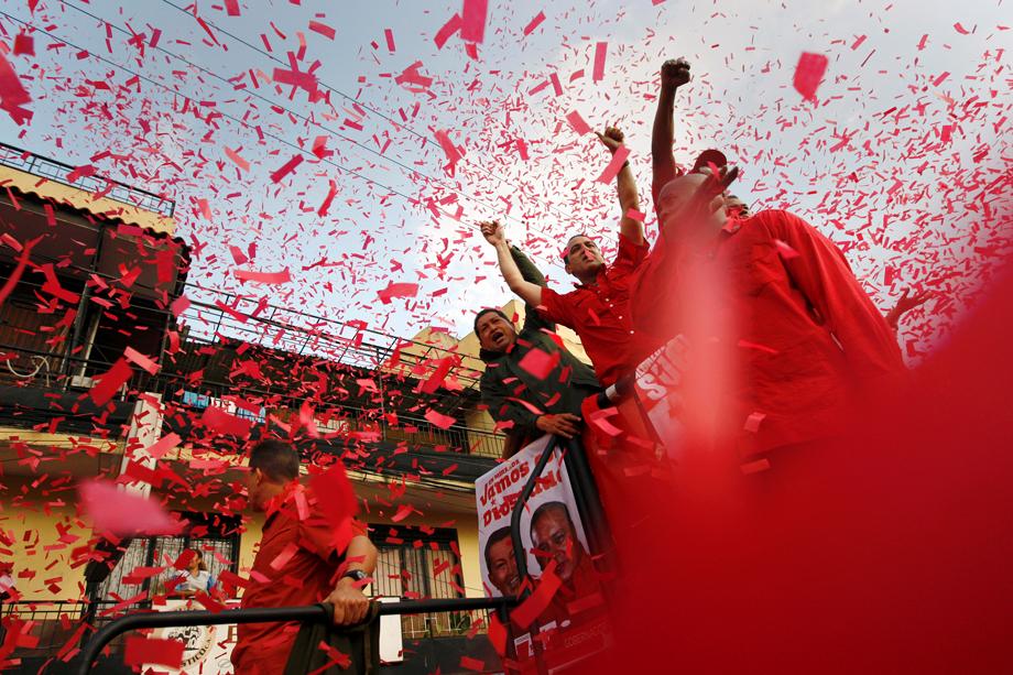 Venezuelan President Hugo Chavez (top L) campaigns with the candidates of his United Socialist Party of Venezuela (PSUV) in the neighborhood of Petare in Caracas November 11, 2008. Venezuelans go to the polls on Nov. 23 to elect state governors and city mayors in a test of support for leftist Chavez a year after he lost his first national vote since winning power in 1998. 