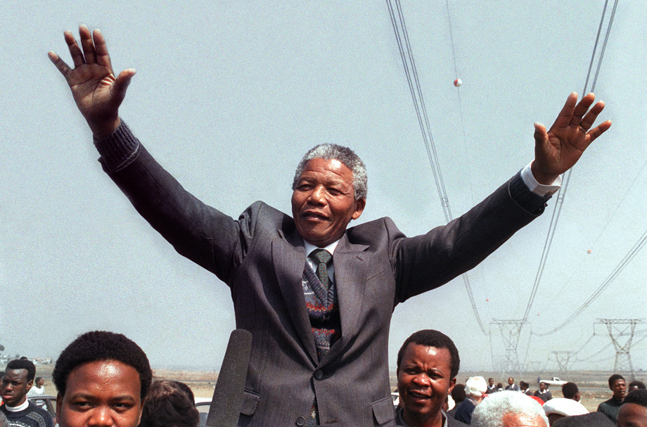 Anti-apartheid leader and African National Congress (ANC) member Nelson Mandela salutes supporters while addressing on September 05, 1990 in Tokoza a crowd of residents from the Phola park squatter camp during his tour of townships.