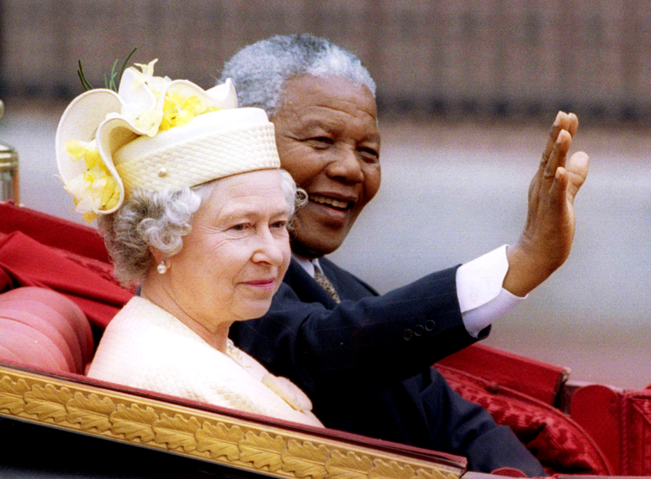 Nelson Mandela and Britain's Queen Elizabeth II ride in a carriage outside Buckingham Palace on the first day of a state visit to Britain, July 9, 1996.      