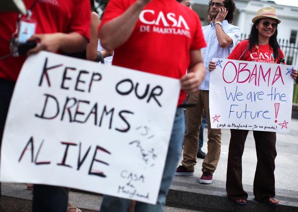 146399773-members-of-casa-de-maryland-gather-in-front-of-the