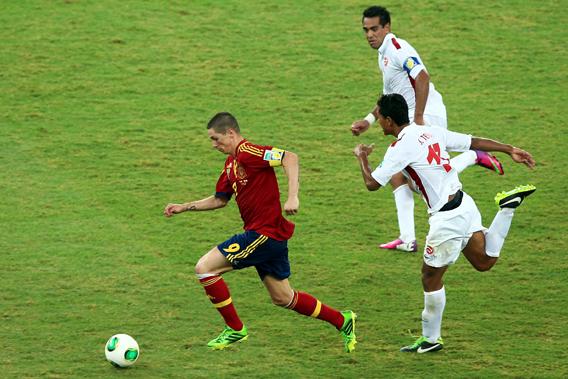 Fernando Torres of Spain competes with Jonathan Tehau of Tahiti during the FIFA Confederations Cup Brazil 2013 Group B match between Spain and Tahiti at the Maracana Stadium on June 20, 2013 in Rio de Janeiro, Brazil. 