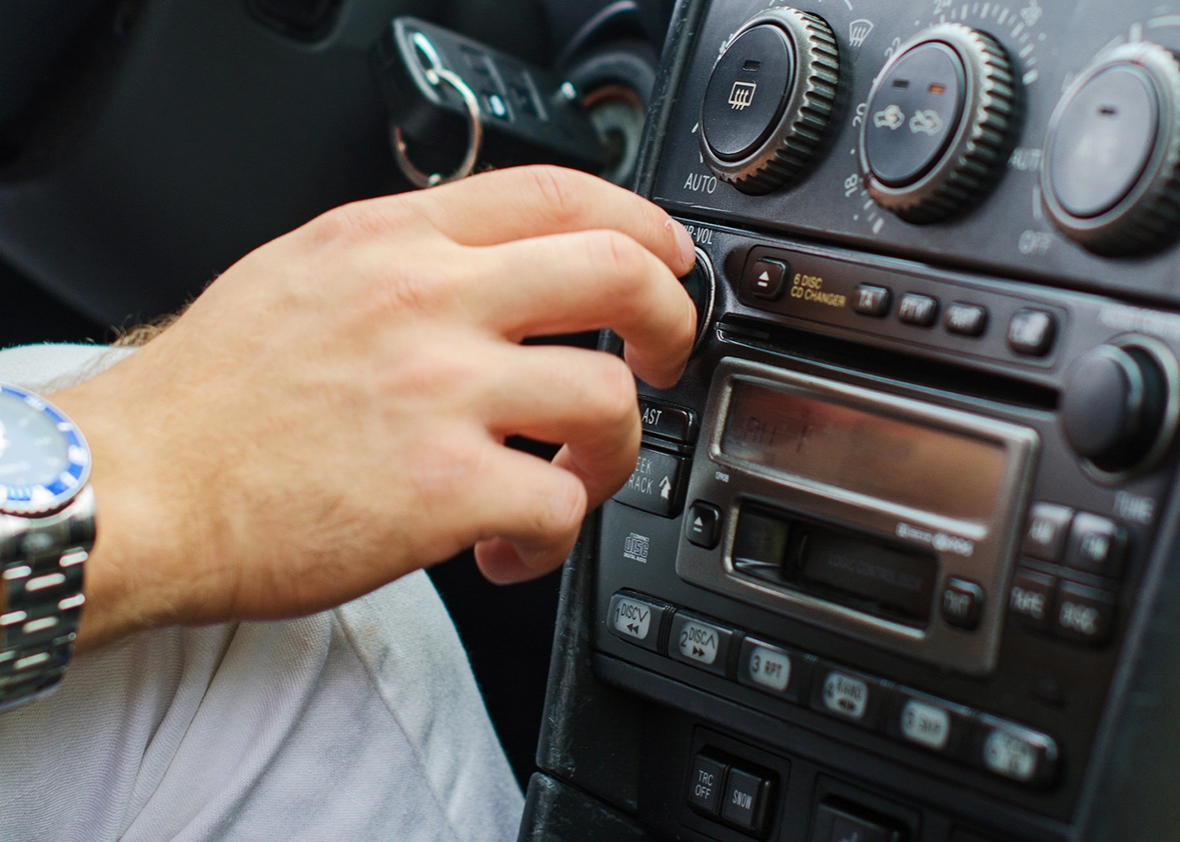 160601_TECH_car-radio car radio.