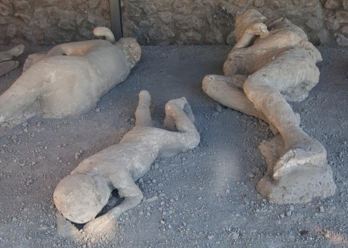 Pompeii Ash Figures Kissing Pompeii Ash Figures Kissing