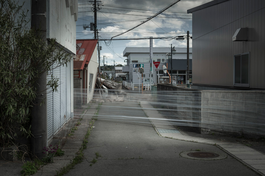 The evacuated town of Namie about 10 km from the plant. Affected by the earthquake, tsunami and nuclear disaster, the city has not yet begun its reconstruction. Houses continue to collapse the pace of new earthquakes. Today the city is separated taking into account the levels of radioactivity.