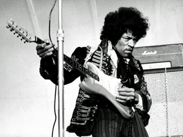 Jimi_Hendrix_1967_uncropped