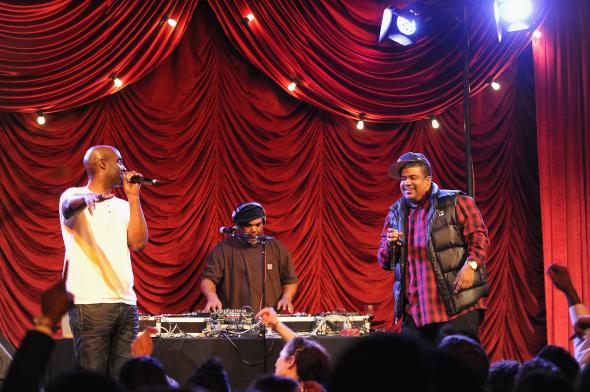 163532143-de-la-soul-performs-onstage-at-the-endometriosis