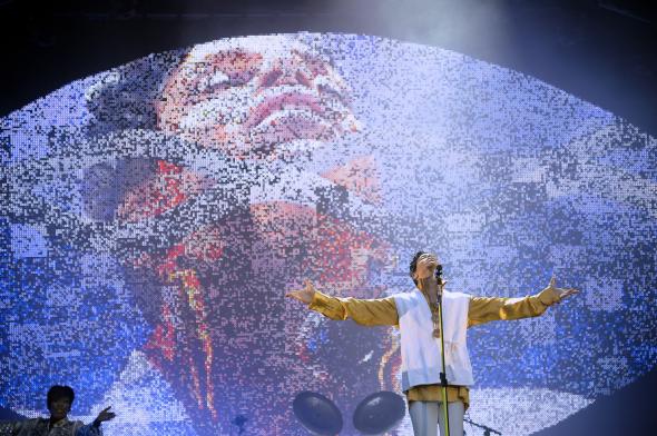 117836899-singer-and-musician-prince-performs-on-stage-at-the 117836899-singer-and-musician-prince-performs-on-stage-at-the