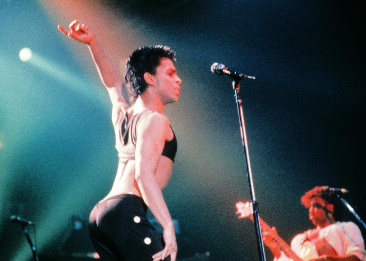 522908610-this-photo-taken-on-august-25-1986-shows-musician 522908610-this-photo-taken-on-august-25-1986-shows-musician