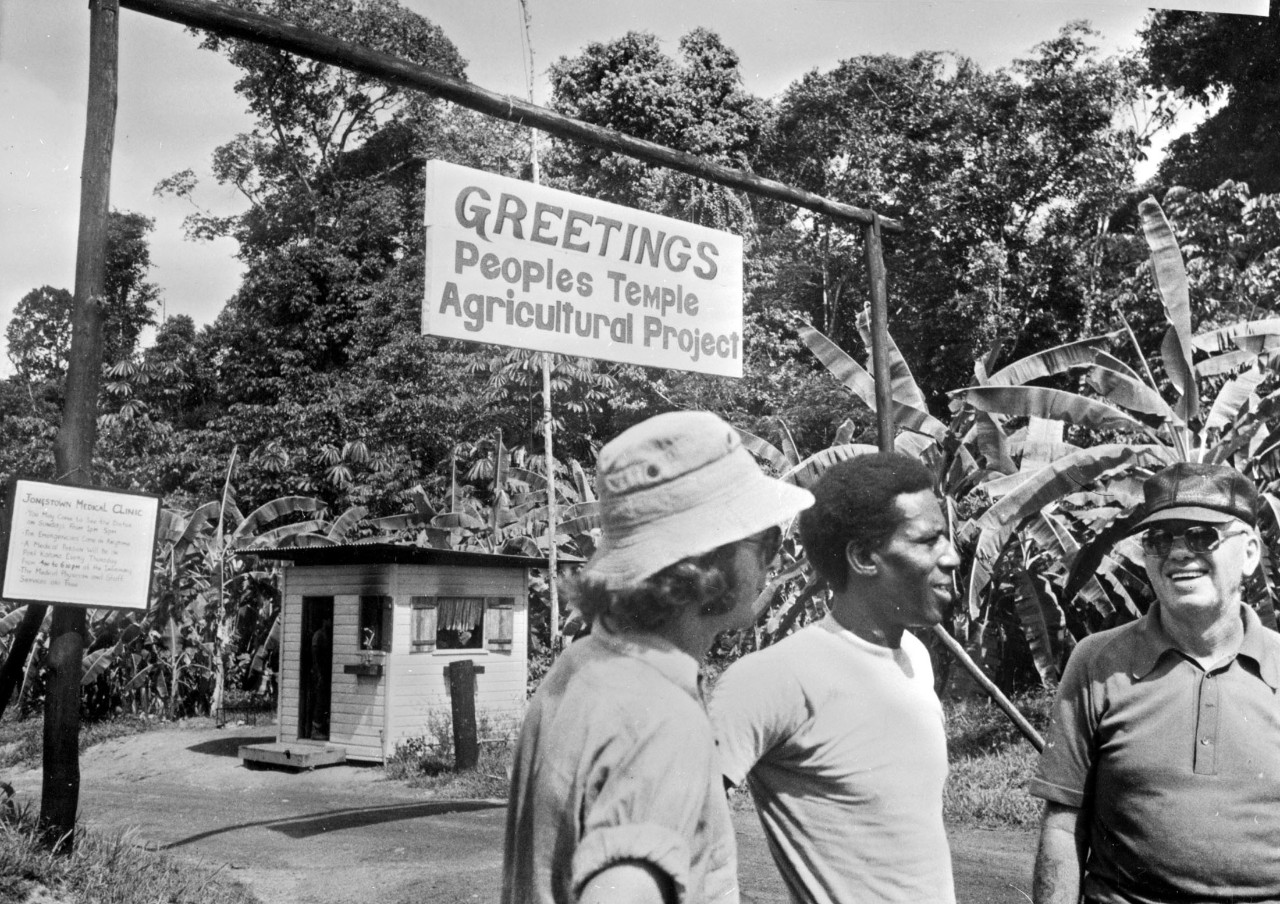 jones town massacre Hundreds of bodies are strewn across the jonestown commune in jonestown, guyana where more than 900 members of the people's temple committed suicide in november 1978. jones town massacre Hundreds of bodies are strewn across the jonestown commune in jonestown, guyana where more than 900 members of the people's temple committed suicide in november 1978.