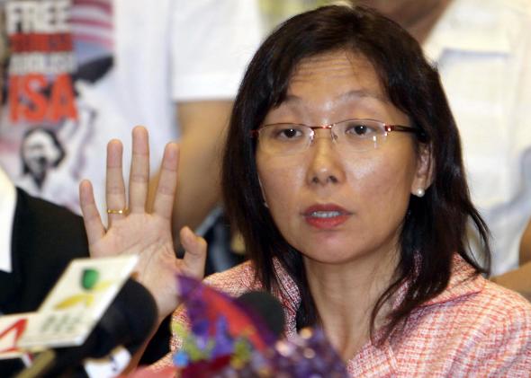 82914278-malaysian-opposition-polictician-teresa-kok-holds-a-news