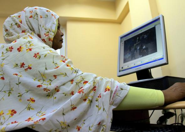 107569399-sudanese-woman-browses-the-internet-at-an-office-in