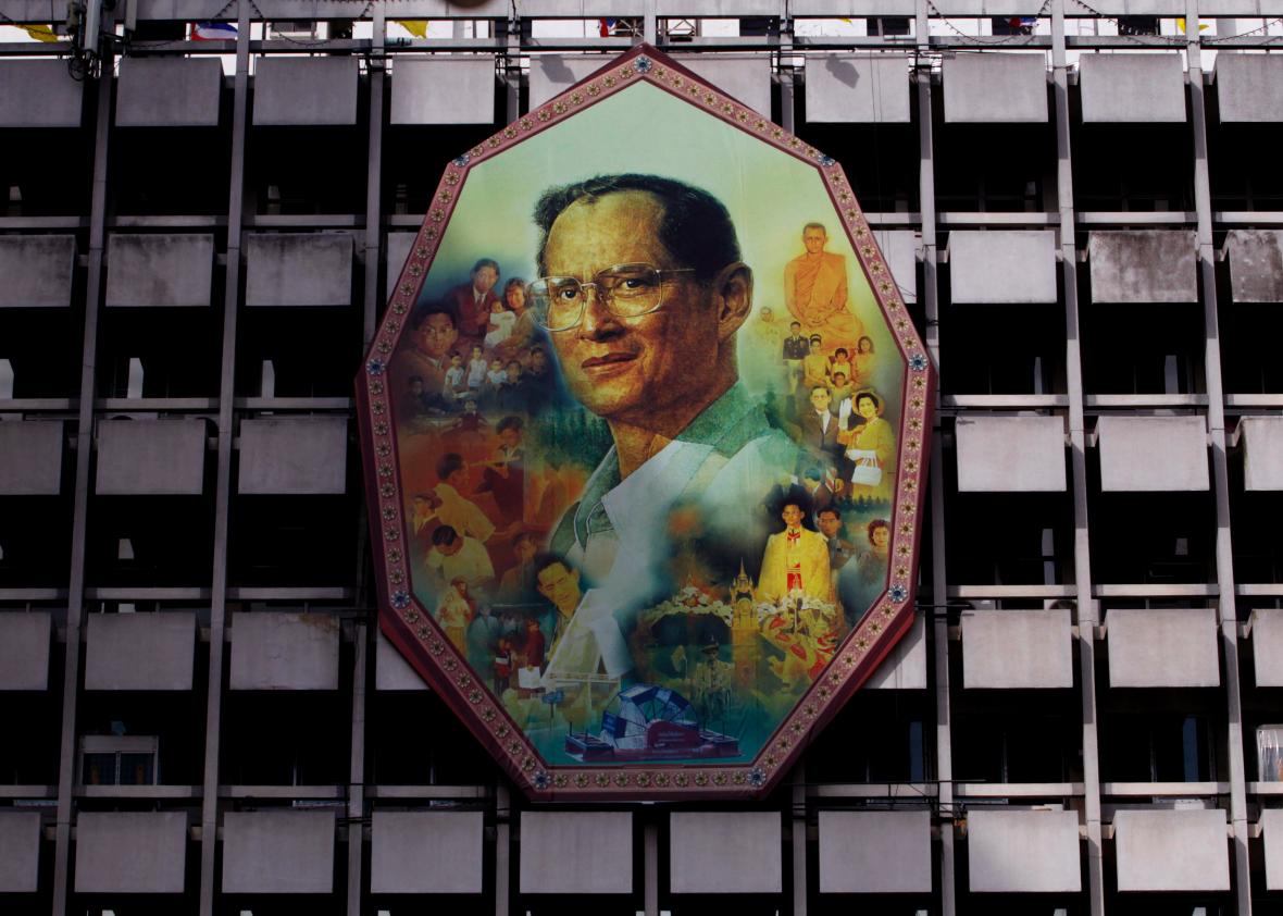 459983302-king-bhumibol-adulyadej-portrait-is-seen-at-siriraj