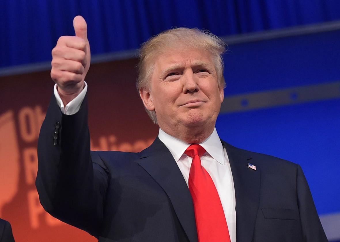 483208412-real-estate-tycoon-donald-trump-flashes-the-thumbs-up.jpg.CROP.promo-xlarge2.jpg (1180×842)