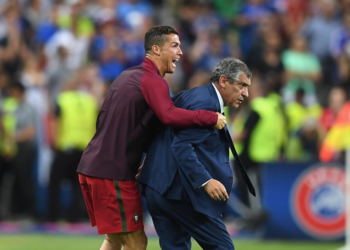 Resultado de imagem para cristiano ronaldo  fernando santos final