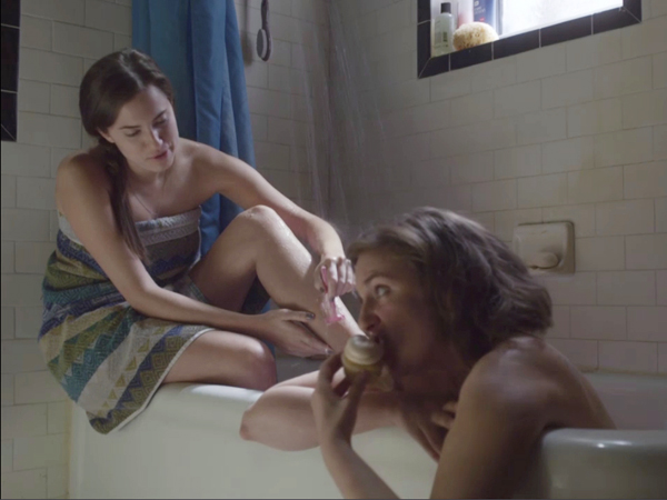 A Nasty Guide To The Many Bathroom Scenes In Lena Dunham S Girls