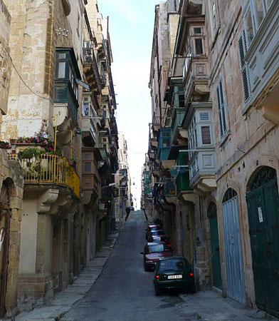 images%2Fslides%2F1_002_Valletta_street_1