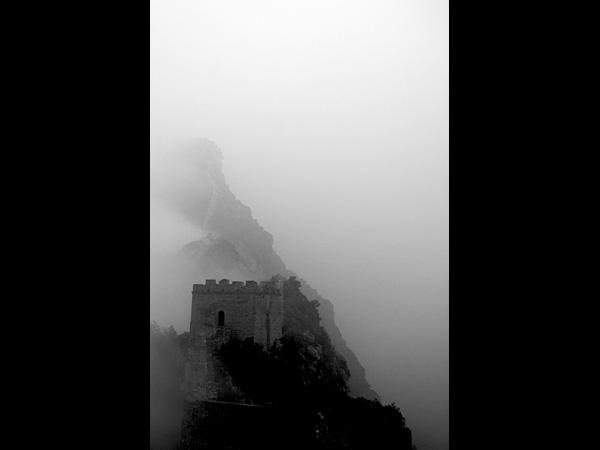 images%2Fslides%2F12_the-wall-receding-into-fog