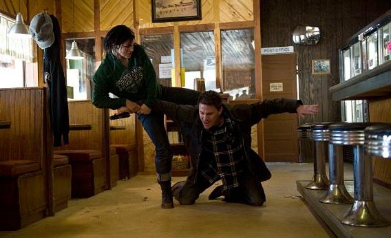 Still of Channing Tatum and Gina Carano in Haywire.