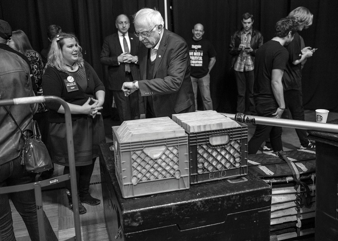 160205_POL_Sanders-Campaign-Backstage Iowa Caucuses