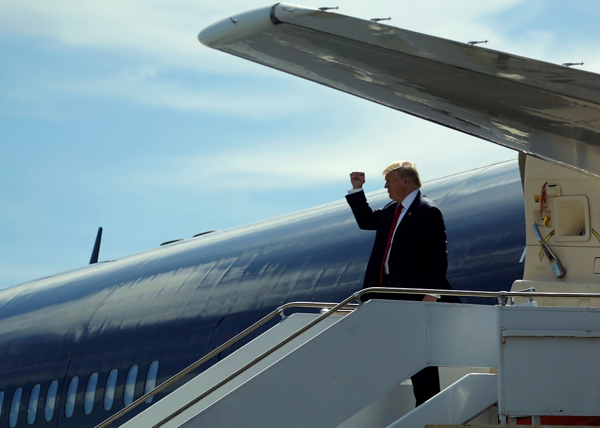 U.S. presidential nominee Donald Trump gives a fist-pump to the ground crew as he arrives on his plane in St. Augustine, Florida, U.S. October 24, 2016. 
