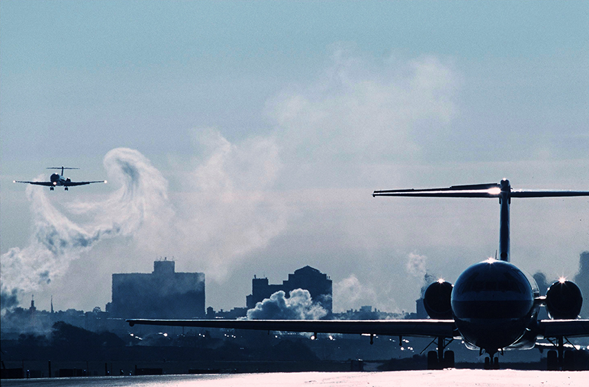 Boeing 747-700 Japan Airlines and wake turbulence from planes: i,Boeing 747-700 Japan Airlines and wake turbulence from planes: illustration