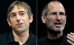 Mark Pincus (left), Apple CEO Steve Jobs (right)