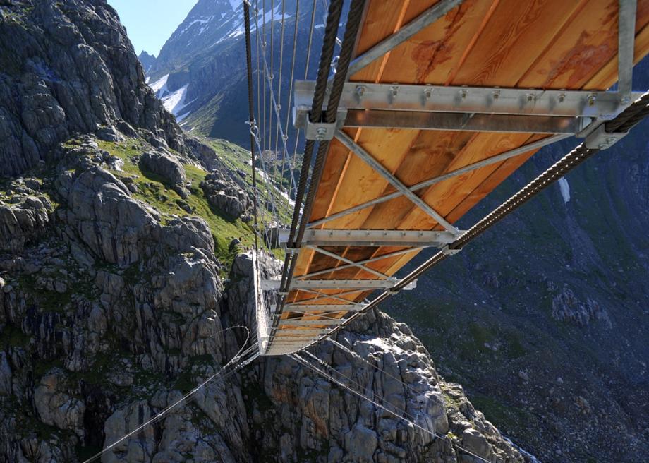 neue_triftbruecke_gehweg_von_unten_01_09