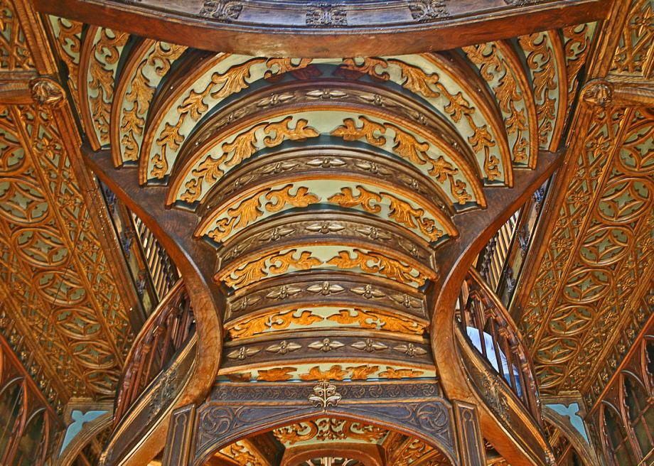 1200pxdetalhe_da_escadaria_da_livraria_lello_e_irmao