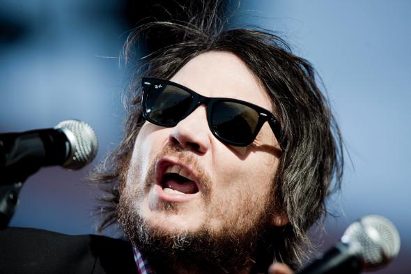 106373865-wilco-lead-singer-jeff-tweedy-sings-during-the-rally-to Wilco's Jeff Tweedy