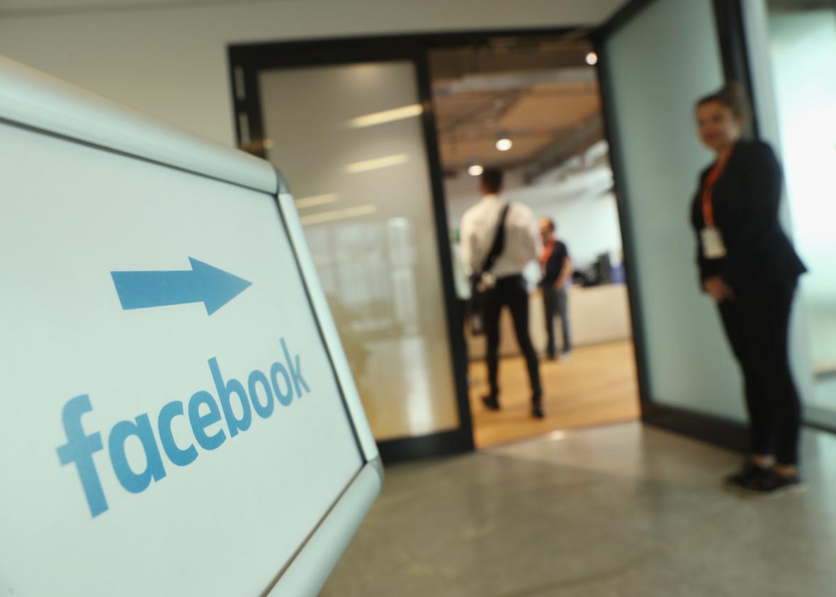 De-Maiziere-Visits-Berlin-Facebook-Offices