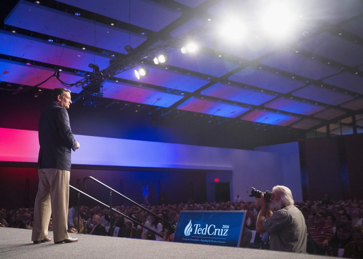 484798270-republican-presidential-candidate-sen-ted-cruz-speaks