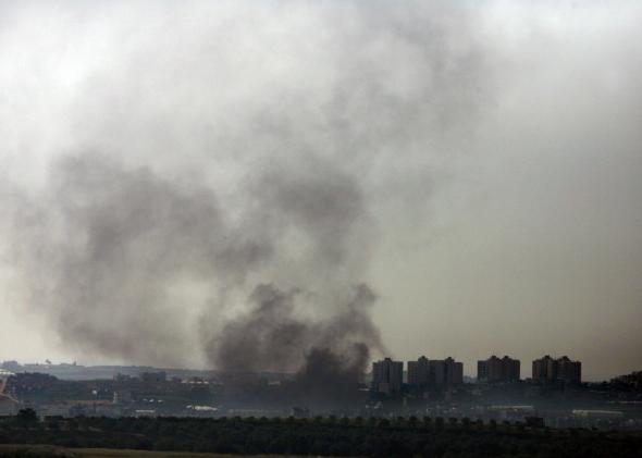 74176448-smoke-rises-over-gaza-city-during-israeli-army