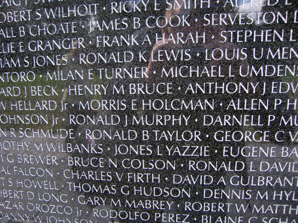 images%2Fslides%2F051205_Memorials_08