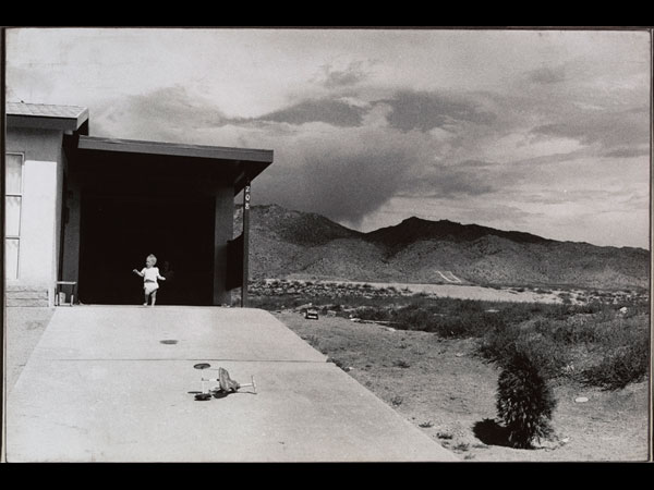 images%2Fslides%2F10_Garry-Winogrand