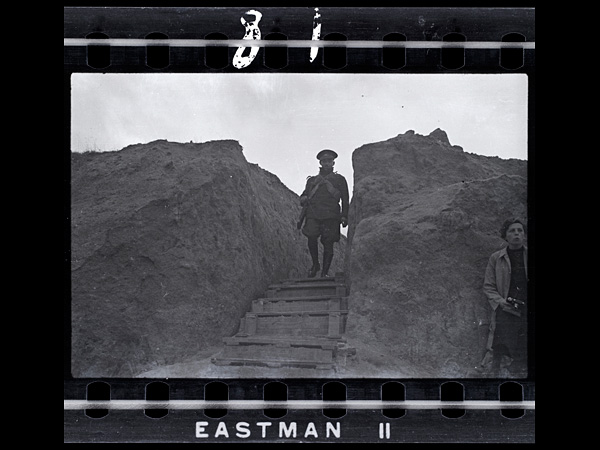 images%2Fslides%2F04_Taro_Officer