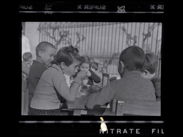 images%2Fslides%2F10_Capa_Refugees