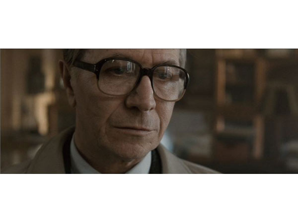images%2Fslides%2FTinkerTailor_03_Smiley