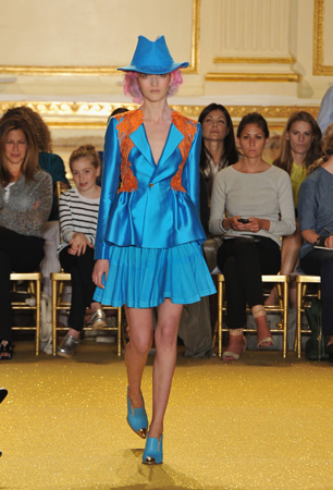 images%2Fslides%2F1-thakoon