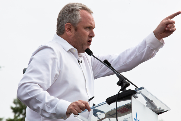 images%2Fslides%2Fbreitbart_04_4