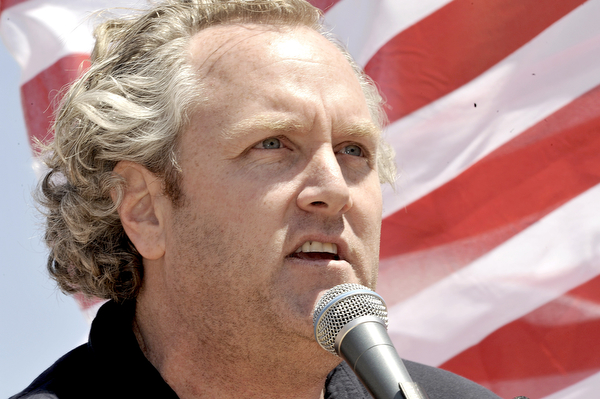 images%2Fslides%2Fbreitbart_07_4