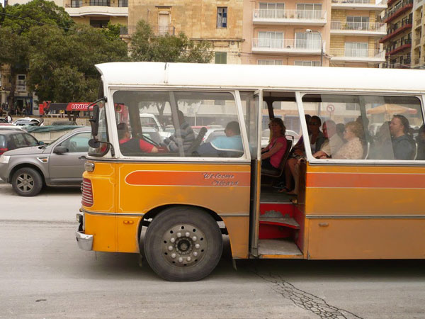 images%2Fslides%2F1_003_Sliema_bus