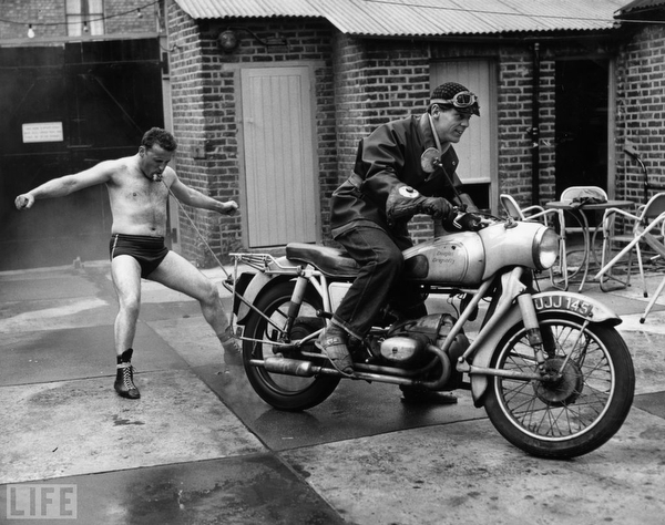 images%2Fslides%2Fstunt_09