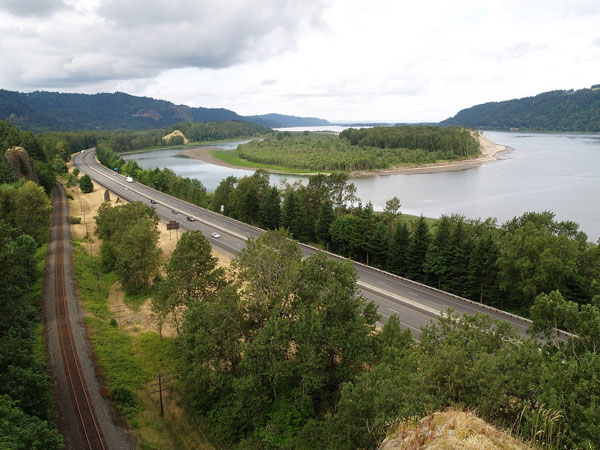 images%2Fslides%2F4_columbia-river
