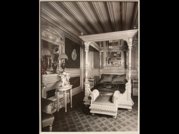 images%2Fslides%2F5_musee-chabanais-shot