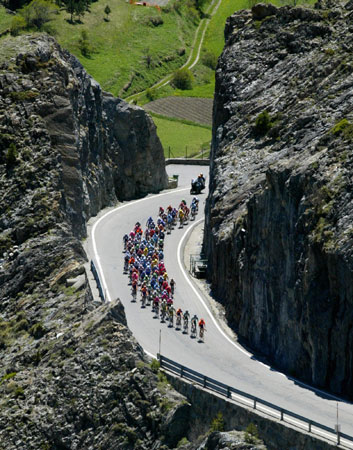 images%2Fslides%2F01_cyclists