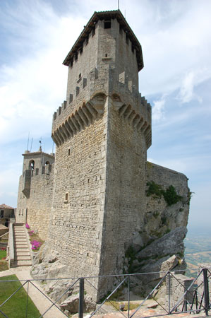 images%2Fslides%2F02_tower